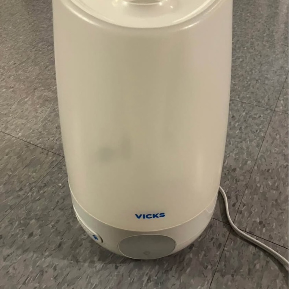 Vicks White Cool Mist Humidifier